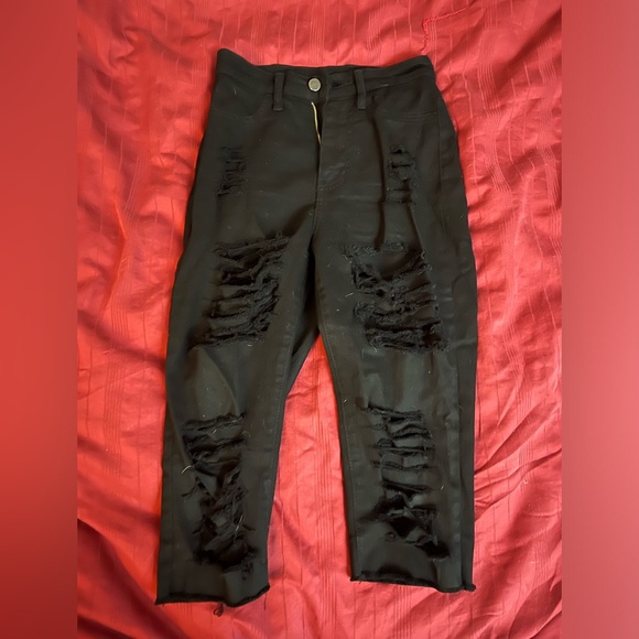 Fashion Nova ripped stretchy black capris - Picture 1 of 3